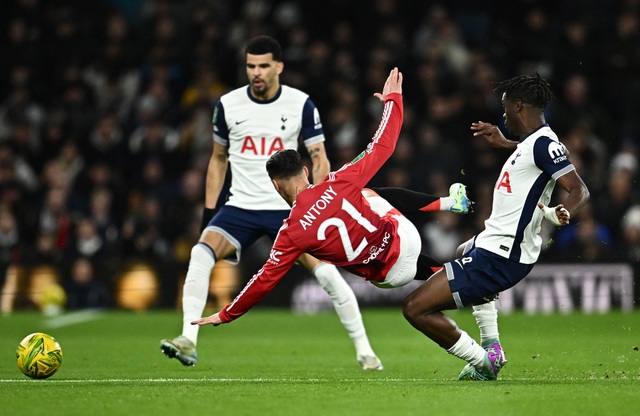 Rượt đuổi 7 bàn với Tottenham, Man United dừng bước tứ kết League Cup- Ảnh 2.