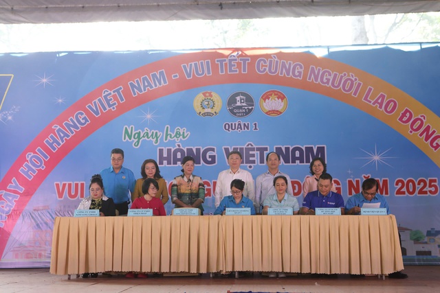 Công nhân thỏa sức mua sắm tại “Ngày hội hàng Việt Nam - Vui Tết cùng người lao động”- Ảnh 5.