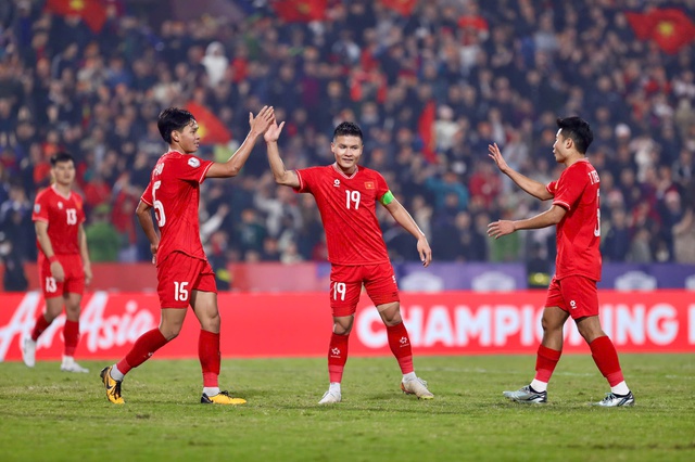 ASEAN CUP 2024, ĐỐI ĐẦU TUYỂN SINGAPORE: HLV Kim Sang-sik ra tay- Ảnh 2.