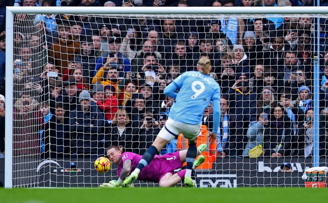 Haaland "tặng quà" Everton, Man City lún sâu vào nỗi thất vọng- Ảnh 4.