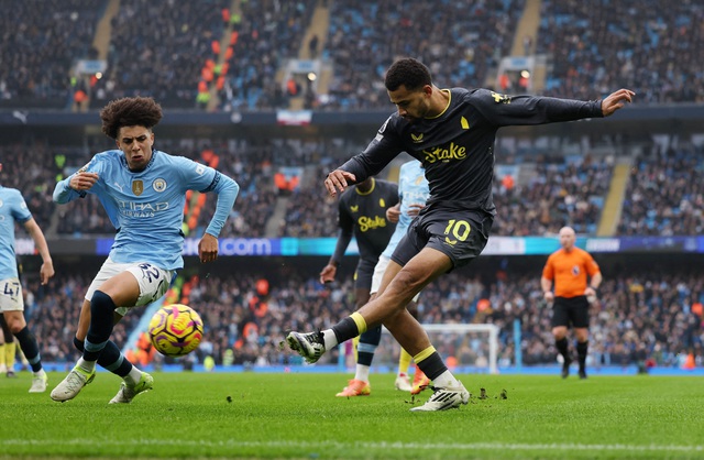 Haaland "tặng quà" Everton, Man City lún sâu vào nỗi thất vọng- Ảnh 3.