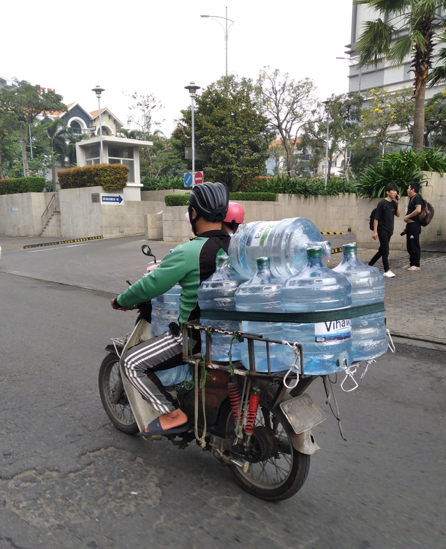 "Xe mù" vẫn lưu thông trên đường phố- Ảnh 1.