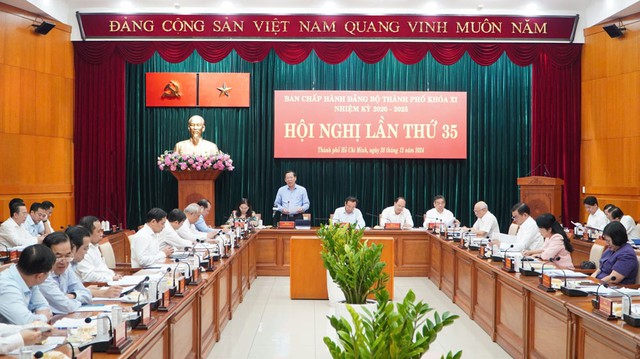 Hội nghị lần thứ 35 của Ban Chấp hành Đảng bộ TP HCM khóa XI nhiệm kỳ 2020 - 2025. Ảnh: LÊ VĨNH