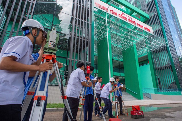 Sinh viên Trường Cao đẳng Lý Tự Trọng TP HCM trong giờ học thực hành tại trường