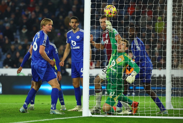 "Thuyền trưởng" Van Nistelrooy ra mắt ấn tượng, Leicester nghiền ép West Ham- Ảnh 3.