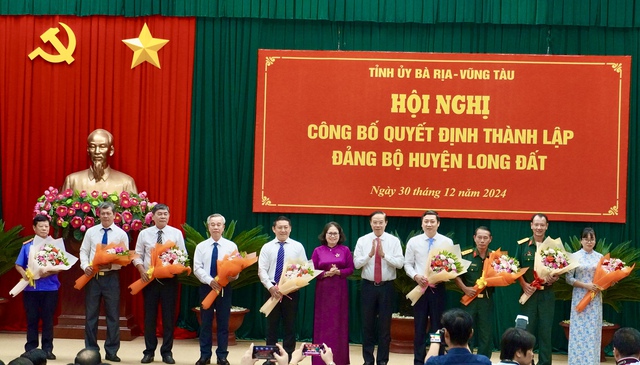 Công bố quyết định thành lập Đảng bộ huyện Long Đất, tỉnh Bà Rịa- Vũng Tàu- Ảnh 3.