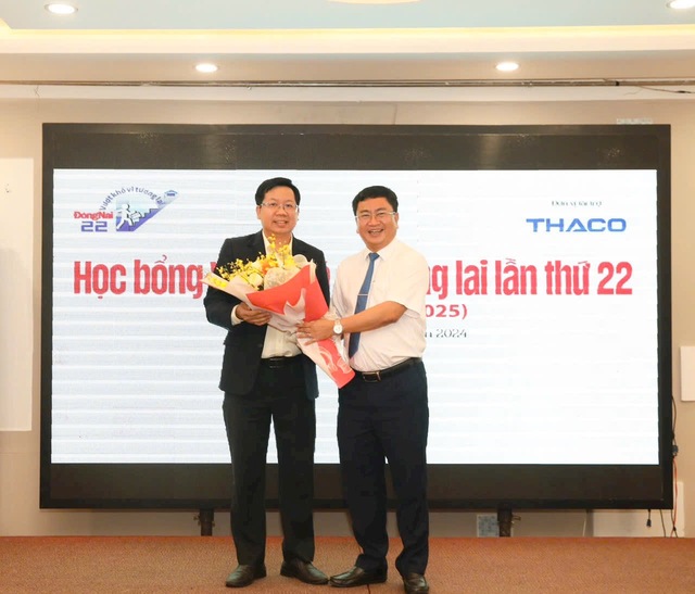 Báo Đồng Nai trao 100 suất học bổng "Vượt khó vì tương lai"- Ảnh 3.