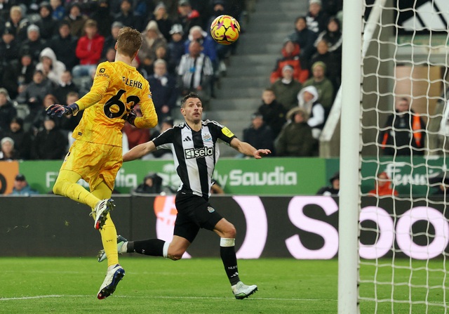 Salah tỏa sáng, Liverpool suýt trắng tay trước Newcastle- Ảnh 6.