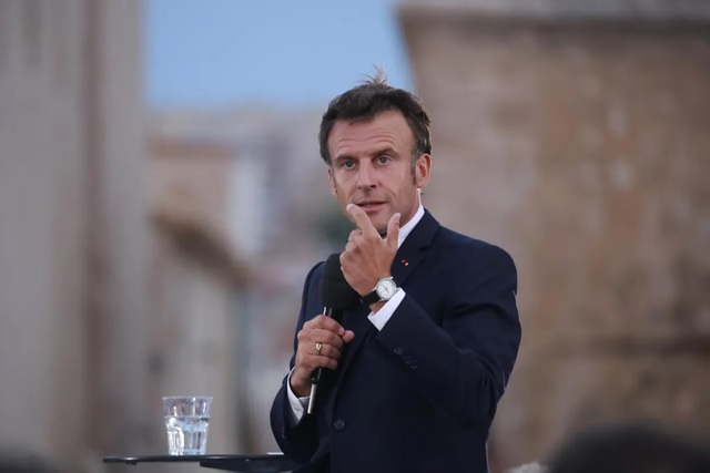 Tổng thống Pháp Emmanuel Macron phát biểu tại Fort Saint-Jean ở Marseille, Pháp, hồi tháng 6-2023. Ảnh: EFE/EPA