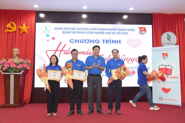 Đoàn Thanh niên VRG tham gia hiến máu tình nguyện- Ảnh 2.