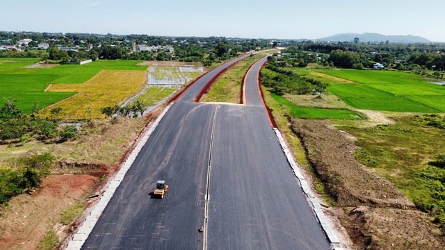 Cao tốc Biên Hòa - Vũng Tàu đoạn qua Bà Rịa - Vũng Tàu sẽ hoàn thành trước tháng 4-2025- Ảnh 2.