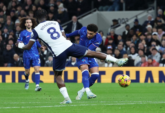 Tottenham "tự hủy diệt" ở trận cầu 7 bàn, Chelsea áp sát ngôi đầu- Ảnh 5.