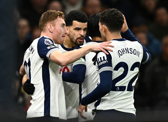 Tottenham "tự hủy diệt" ở trận cầu 7 bàn, Chelsea áp sát ngôi đầu- Ảnh 3.