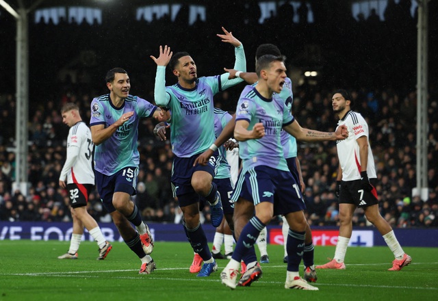 Arsenal bị ngáng chân ở Craven Cottage, lỡ cơ hội áp sát Liverpool - Ảnh 4.