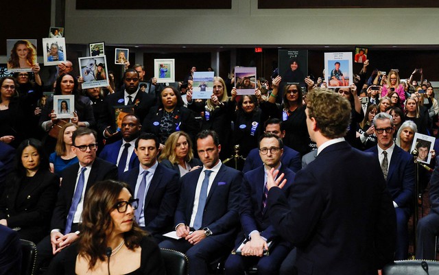 Ông Mark Zuckerberg phát biểu trước những người có mặt tại phiên điều trần của Ủy ban Tư pháp Thượng viện Mỹ hôm 31-1Ảnh: REUTERS