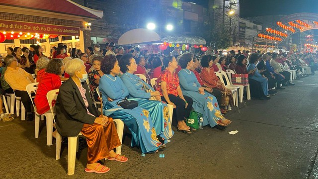 Các nghệ sĩ Tạ Minh Tâm, Điền Trung, Lê Thanh Thảo mang "Tết Việt" đến kiều bào ở Thái Lan- Ảnh 2.