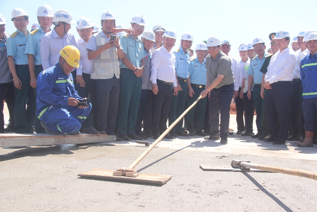 Thủ tướng Phạm Minh Chính kiểm tra dự án sân bay Long Thành, đường Vành đai 3 TP HCM- Ảnh 3.