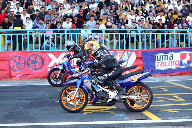VIDEO: Hàng ngàn người đổ về Cần Thơ xem đua mô tô- Ảnh 3.