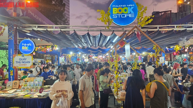 Lễ hội Đường Sách Tết Giáp Thìn thu hút trên 1 triệu lượt khách- Ảnh 1.