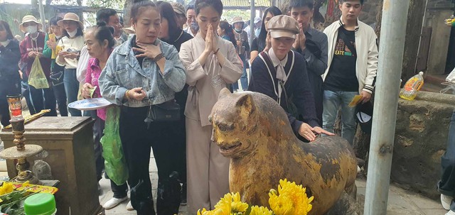 Hàng ngàn người trẩy hội chùa Hương - Hoan Châu đệ nhất danh lam- Ảnh 3.