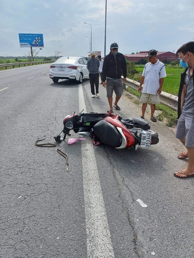 Tai nạn nghiêm trọng ở Quảng Nam, ô tô tông văng 3 người đi xe máy- Ảnh 3.