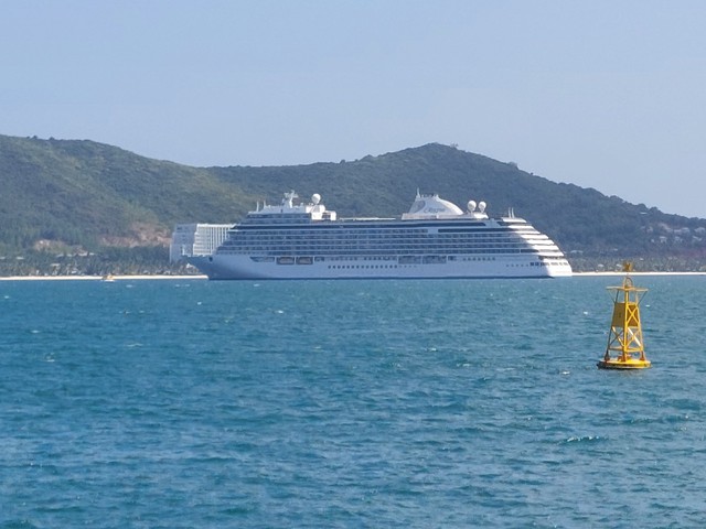 Nha Trang liên tục đón 3 du thuyền quốc tế "xông đất" đầu năm Giáp Thìn- Ảnh 1.