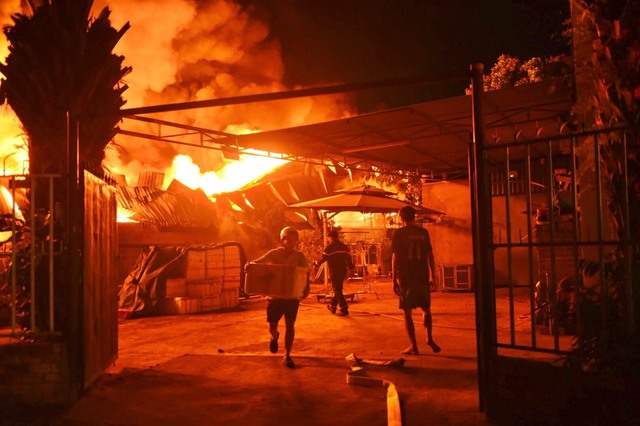 Điều tra vụ cháy lớn trong đêm ở Đồng Nai- Ảnh 2.