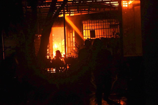 Điều tra vụ cháy lớn trong đêm ở Đồng Nai- Ảnh 1.