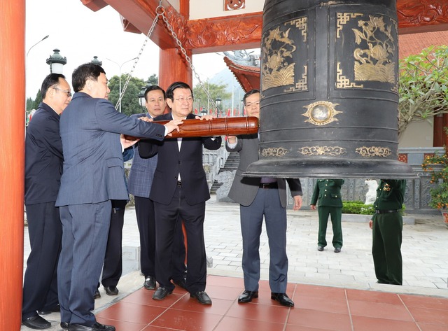 Nguyên Chủ tịch nước Trương Tấn Sang dâng hương tưởng nhớ các liệt sĩ tại Nghĩa trang Vị Xuyên- Ảnh 3.