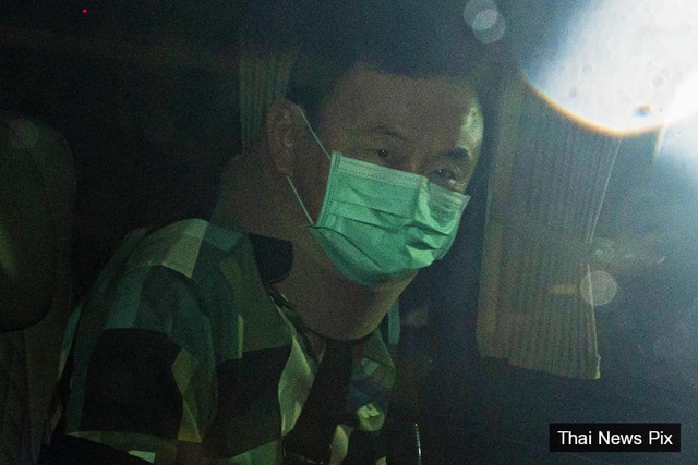 Cận cảnh ông Thaksin rời bệnh viện về nhà- Ảnh 3.