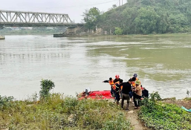 Nam thanh niên nhảy cầu quyên sinh- Ảnh 1.