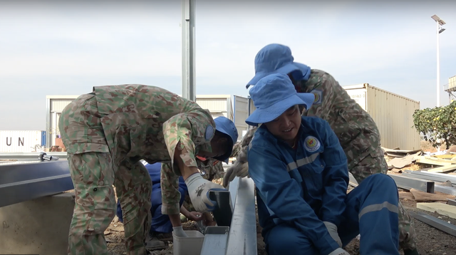 VIDEO: Công binh Việt Nam xây dựng doanh trại thông minh- Ảnh 7.
