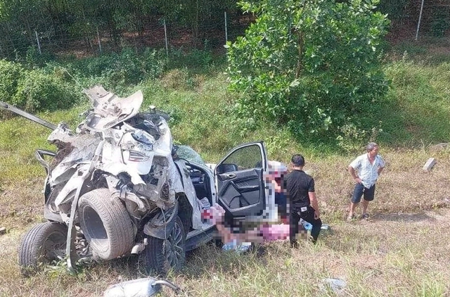 Hai người chết sau vụ va chạm giữa 3 ô tô trên cao tốc Cam Lộ - La Sơn- Ảnh 2.