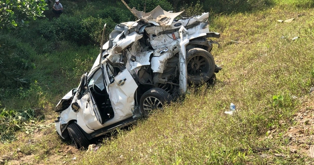 Thông tin chi tiết vụ tai nạn 2 người chết, 3 người bị thương trên cao tốc Cam Lộ - La Sơn- Ảnh 2.