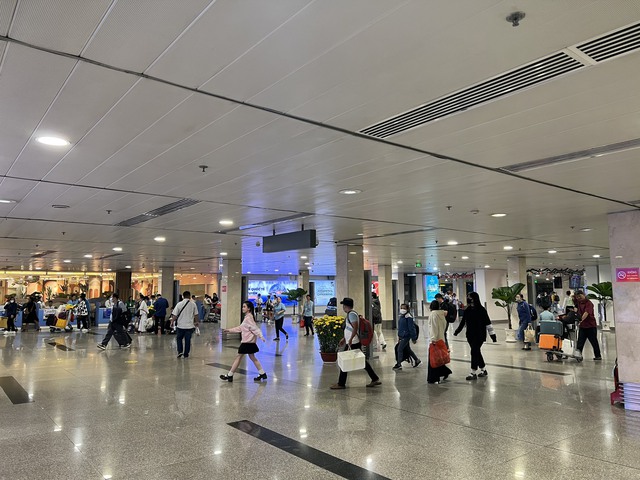 Con số bất ngờ về lượng chuyến bay "không chở khách" ở sân bay Tân Sơn Nhất- Ảnh 1.
