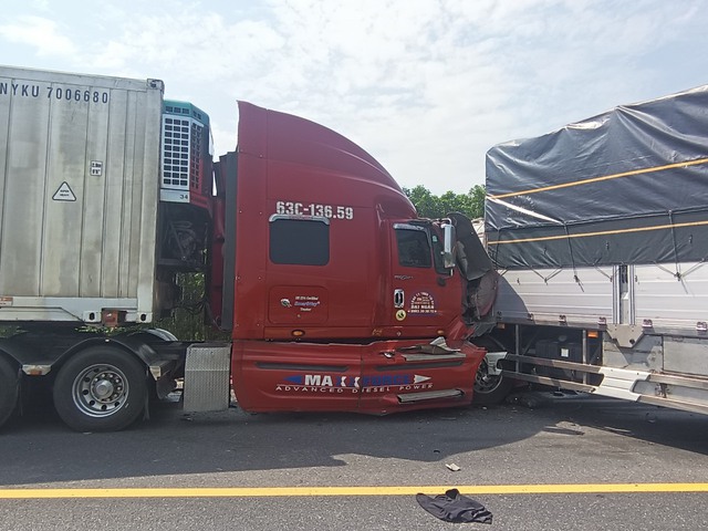 Hai người chết sau vụ va chạm giữa 3 ô tô trên cao tốc Cam Lộ - La Sơn- Ảnh 5.