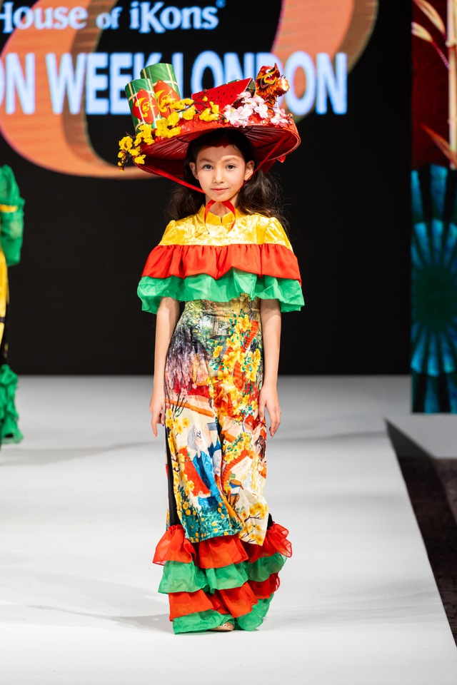 Anna Hoàng mang Tết Việt đến Tuần lễ thời trang London- Ảnh 8.