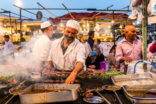 Khung cảnh nhộn nhịp trong khu chợ ở Marrakesh. Ảnh: Lonely Planet