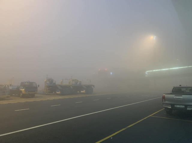 Sương mù dày đặc, hàng chục chuyến bay không thể hạ cánh tại Nội Bài- Ảnh 3.