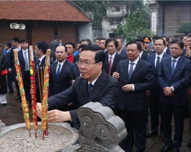 Chủ tịch nước Võ Văn Thưởng dâng hương tưởng niệm Đức vua An Dương Vương- Ảnh 1.
