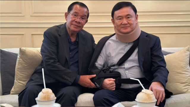 Ông Hun Sen đến nhà riêng thăm ông Thaksin. Ảnh: Facebook