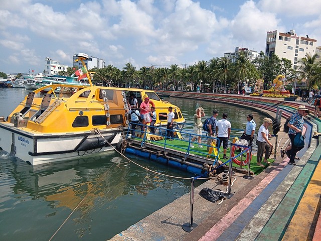 Du khách quốc tế liên tục ghé thăm Phú Quốc bằng đường biển- Ảnh 6.