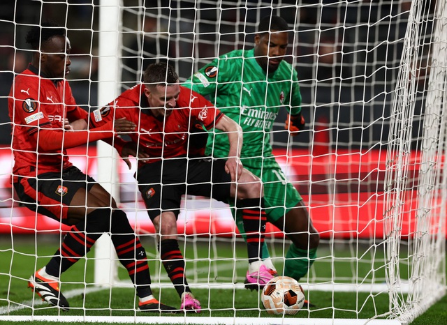 AC Milan vào vòng 1/8, Europa League nóng bỏng màn ngược dòng- Ảnh 1.