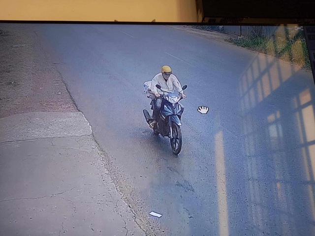 Điều tra thông tin người đàn ông bị lừa lấy xe máy bởi thương người- Ảnh 1.