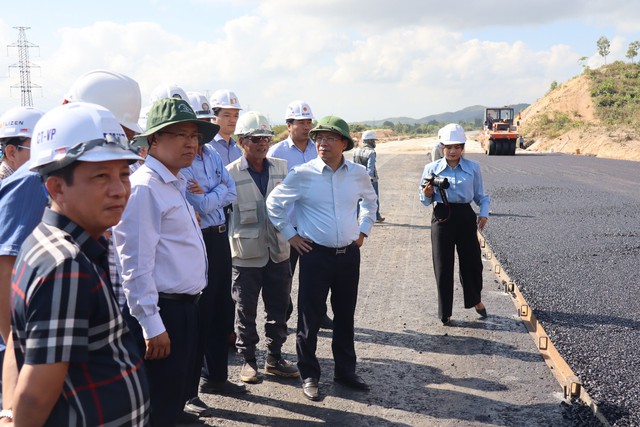 Dự án đường cao tốc Vân Phong - Nha Trang vướng mắc đất rừng, hạ tầng điện lực- Ảnh 1.