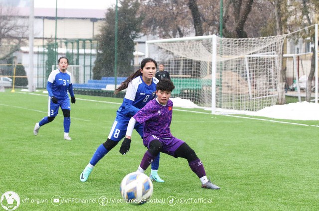 U20 nữ Việt Nam cầm hòa Uzbekistan dưới trời mưa tuyết- Ảnh 2.