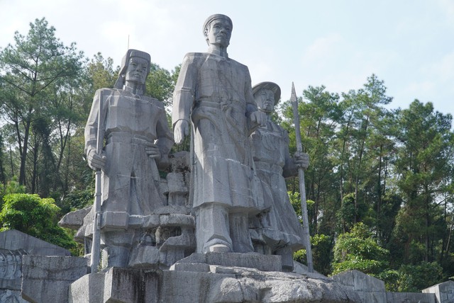 Hình ảnh bất ngờ tại công trình tượng đài Phan Đình Phùng được đầu tư hơn 30 tỉ đồng- Ảnh 3.