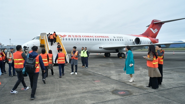 Cận cảnh máy bay Trung Quốc trình diễn tại sân bay Vân Đồn- Ảnh 5.