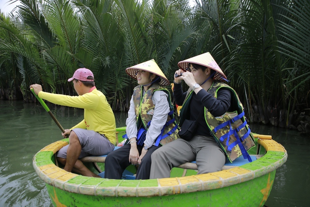 Có gì đặc biệt tại rừng dừa nước ở Quảng Nam mà khách đến nườm nượp?- Ảnh 3.