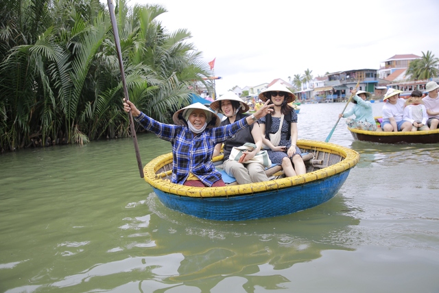 Có gì đặc biệt tại rừng dừa nước ở Quảng Nam mà khách đến nườm nượp?- Ảnh 9.